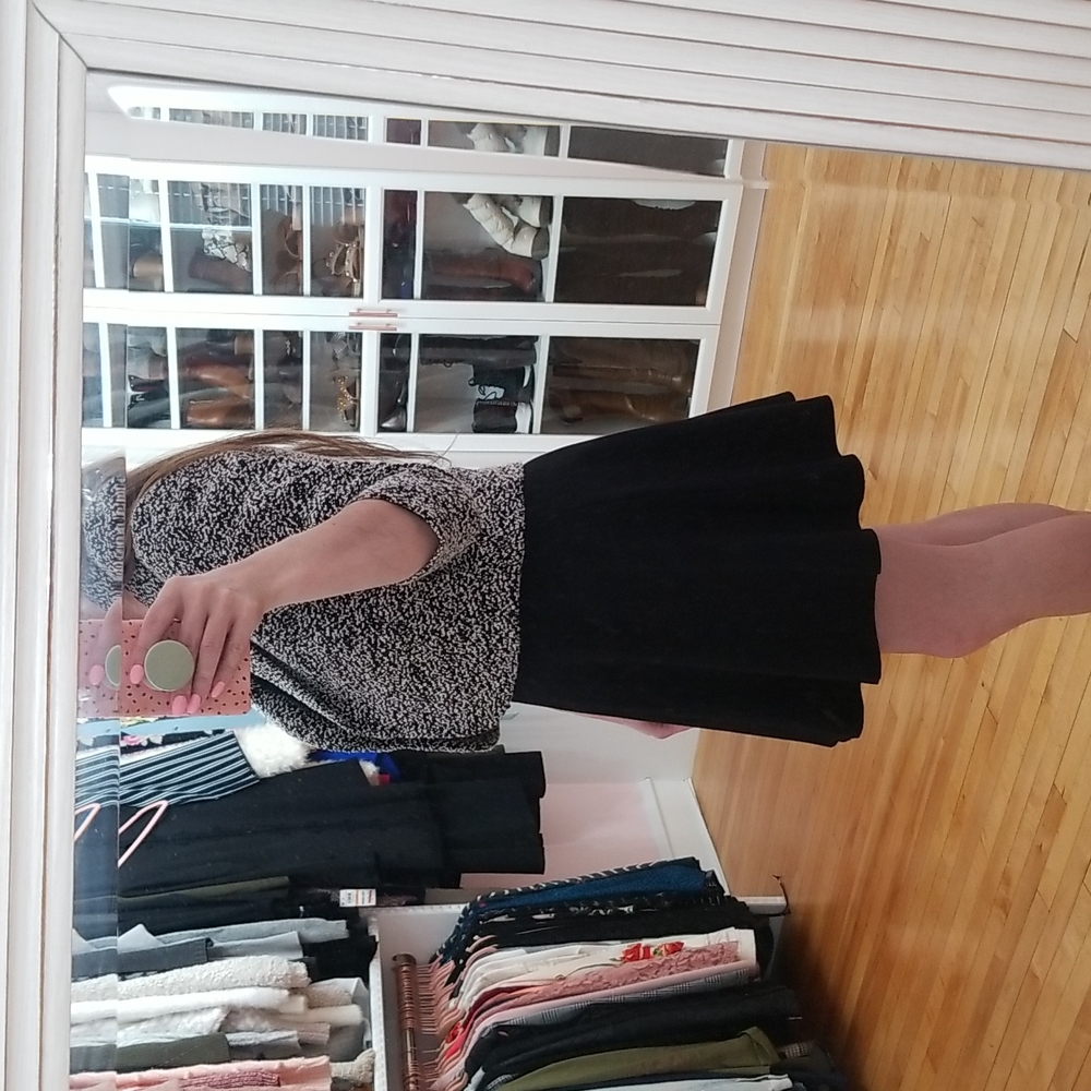 SOLD Ann Taylor Black/whited Textured Cropped blazer, 4 Petite - Picture 8 of 12